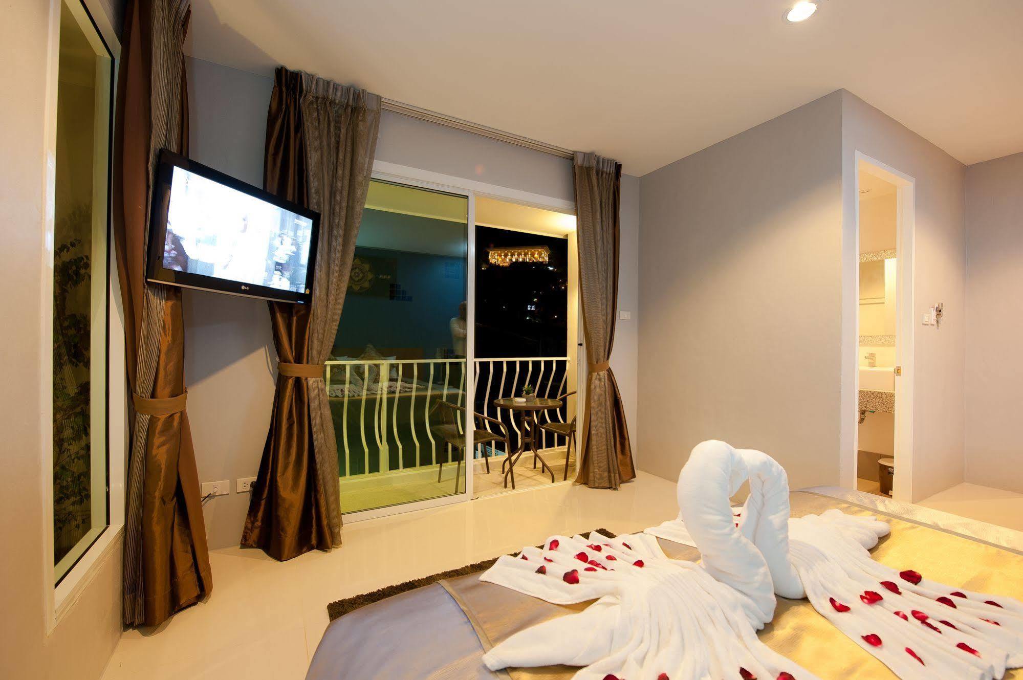 Rama Kata Beach Hotel エクステリア 写真