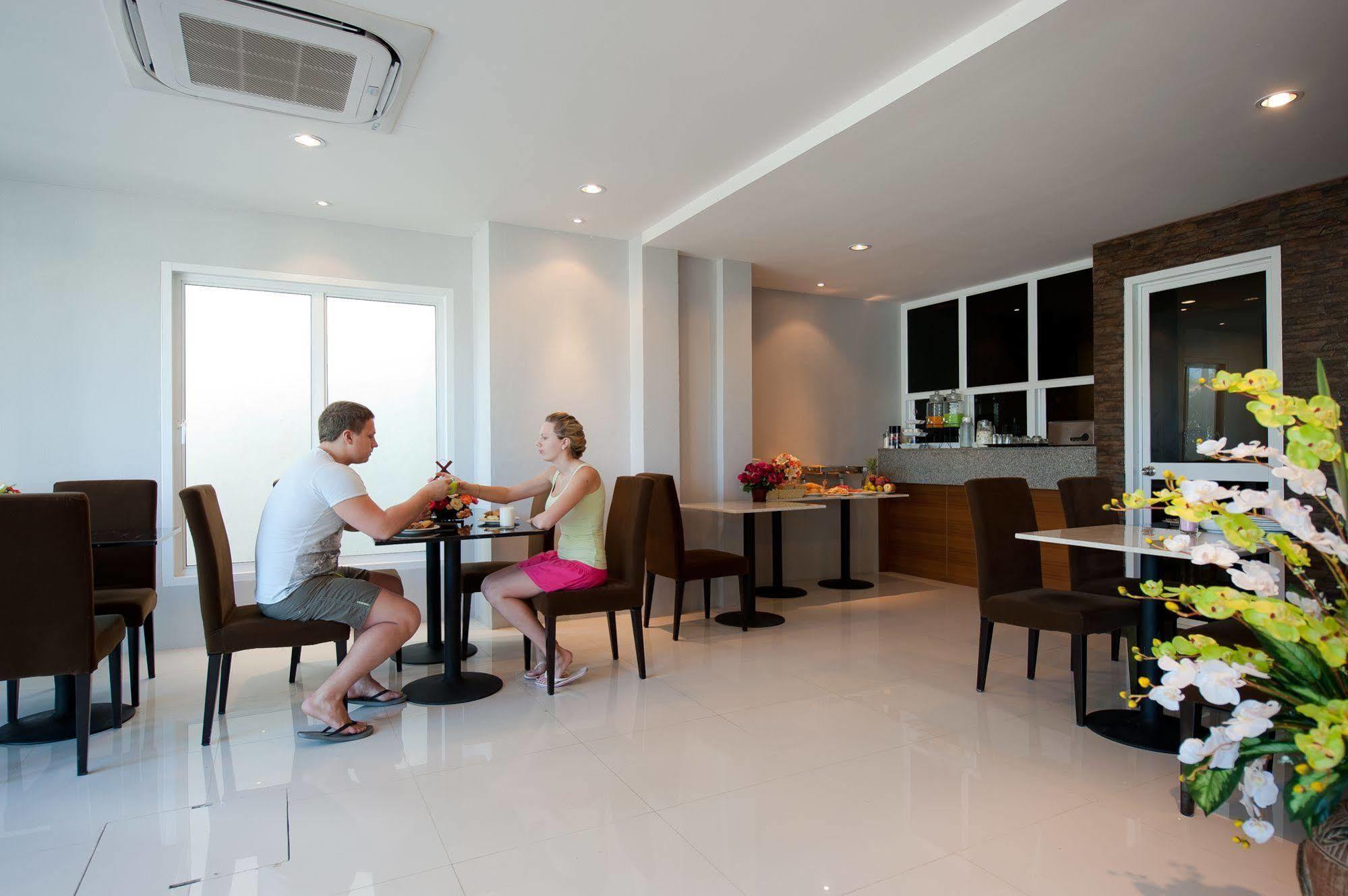 Rama Kata Beach Hotel エクステリア 写真
