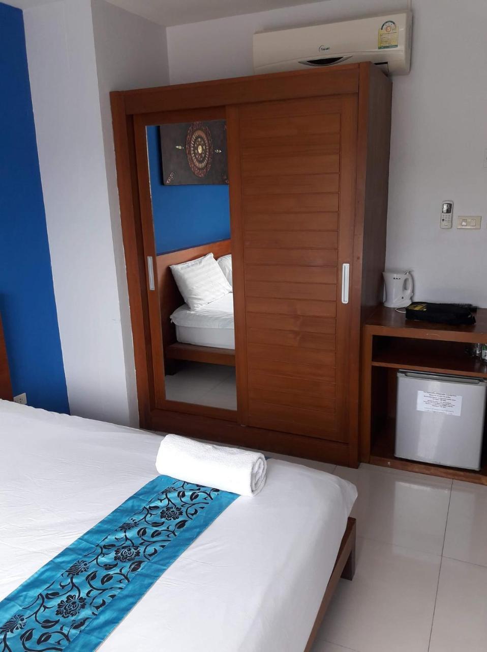 Rama Kata Beach Hotel エクステリア 写真